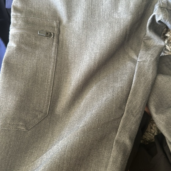 FIGS Yola Skinny Scrub pants. Size Small. Color Graphite - Picture 5 of 14